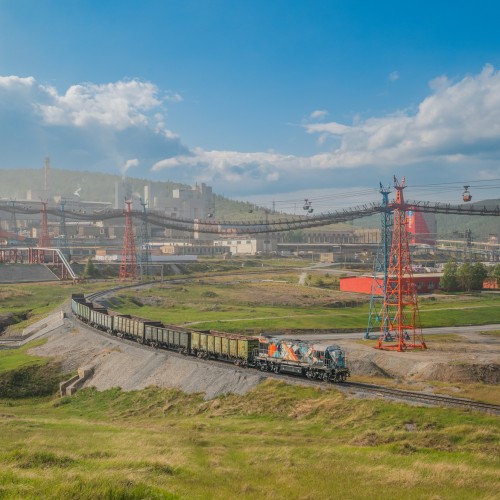 тепловоз тгм6д с грузовым поездом лето магнезит сатка фотограф Сергей крылов юужд челябинская область